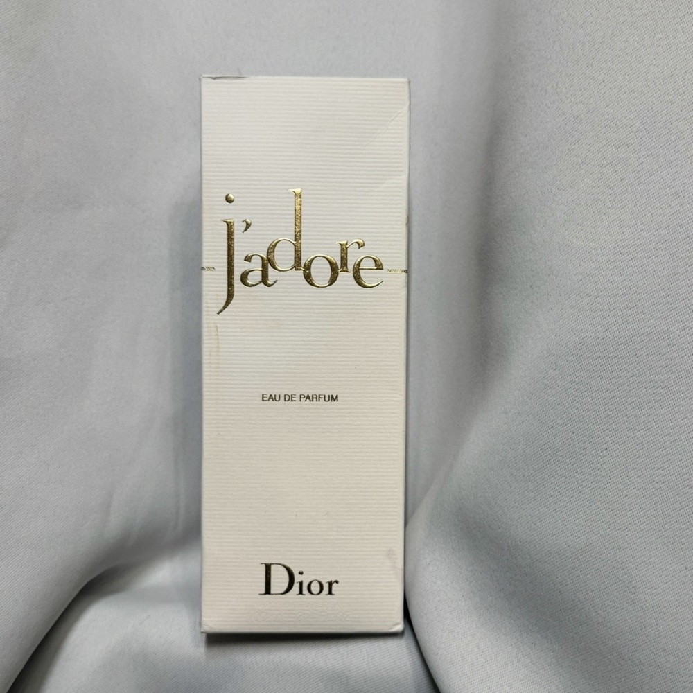 Dior J'adore Eau de Parfum in White and Gold